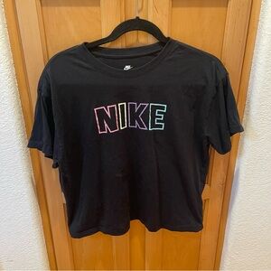 Nike Girls Essential AOP Black T-Shirt with Multicolor Logo Size Extra Large XL